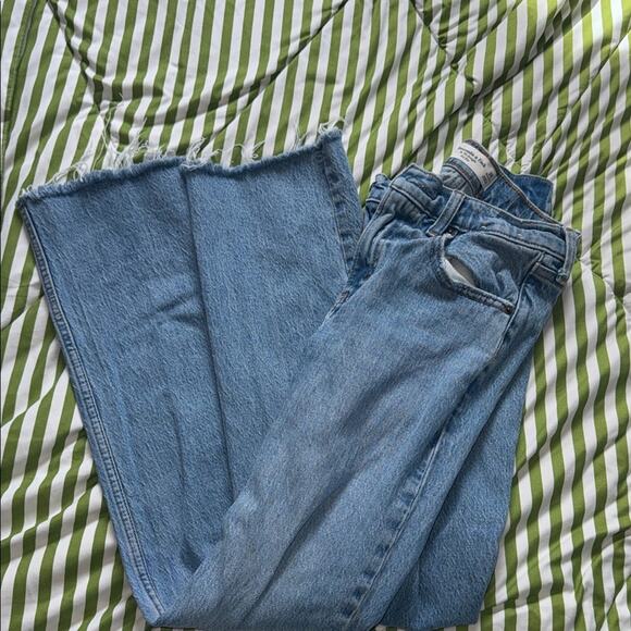 Abercrombie & Fitch Women’s Straight Jeans - Picture 3 of 3